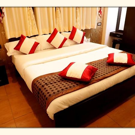The Ranikhet Continental Hotel Exterior foto