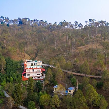 The Ranikhet Continental Hotel Exterior foto
