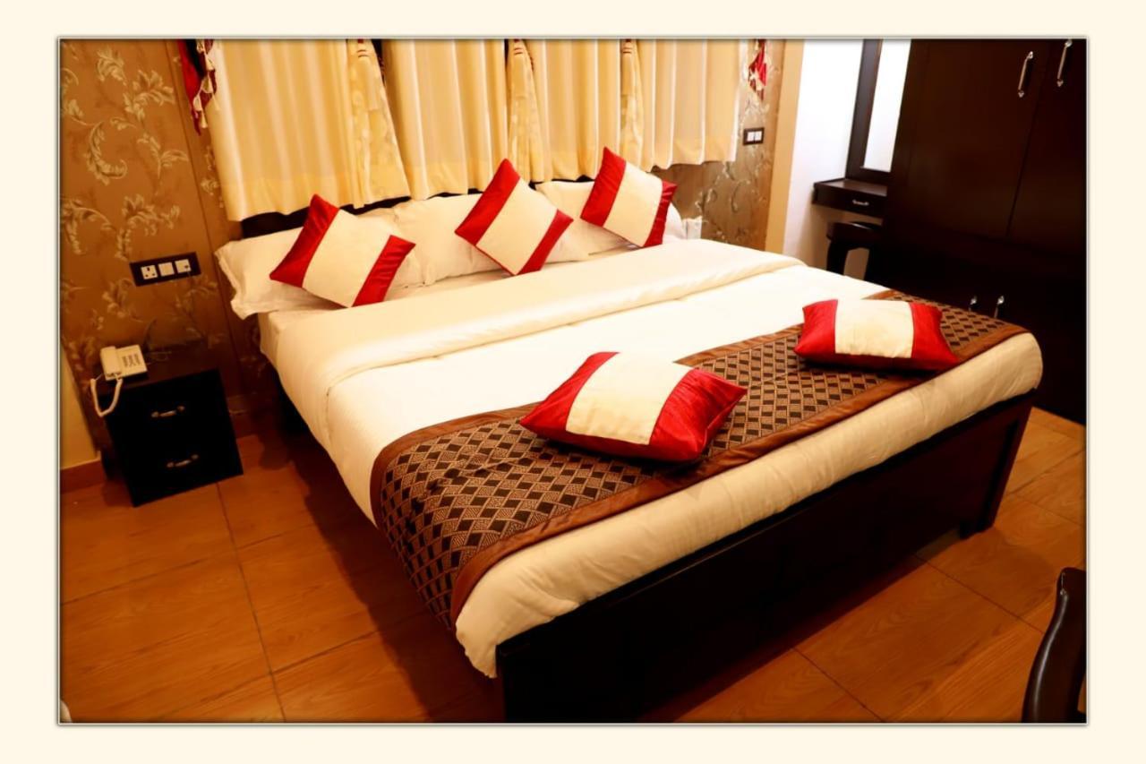 The Ranikhet Continental Hotel Exterior foto