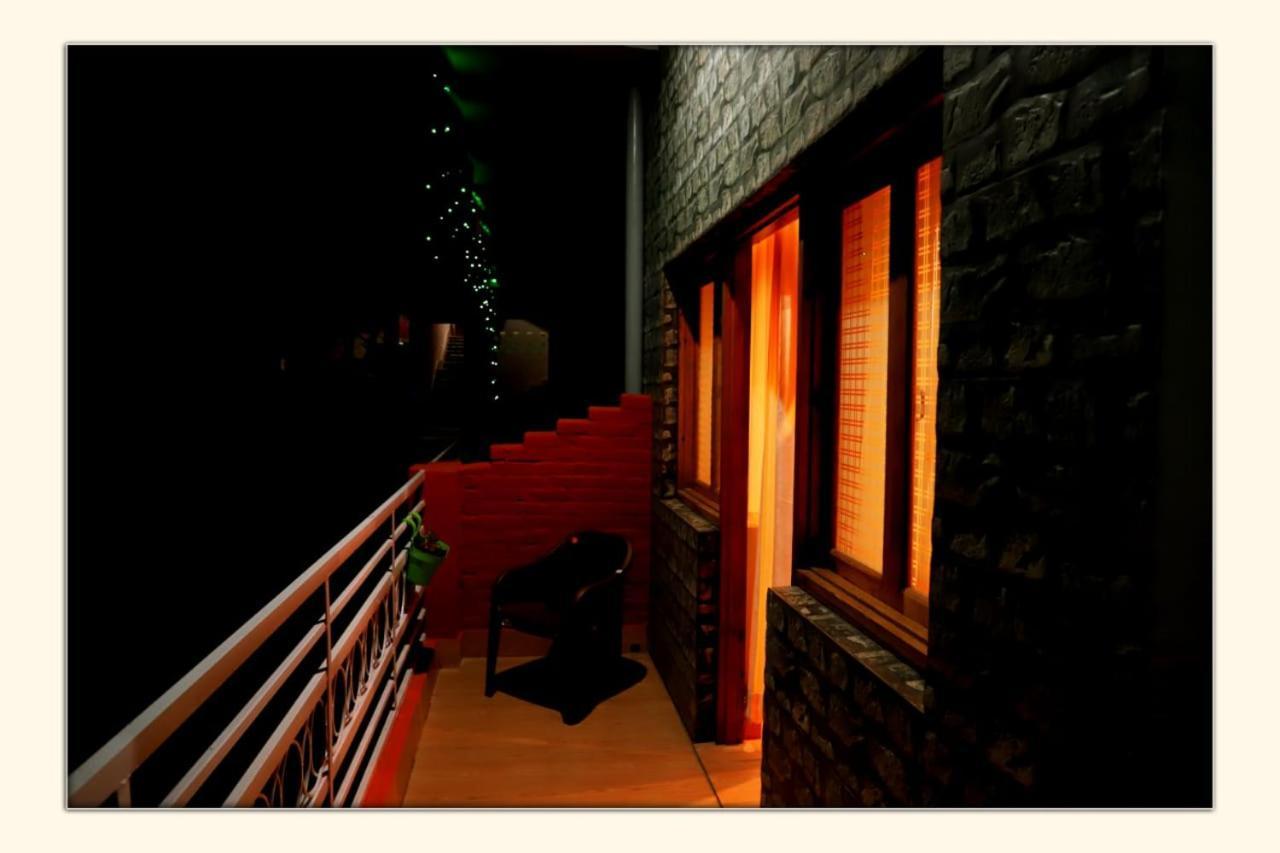 The Ranikhet Continental Hotel Exterior foto