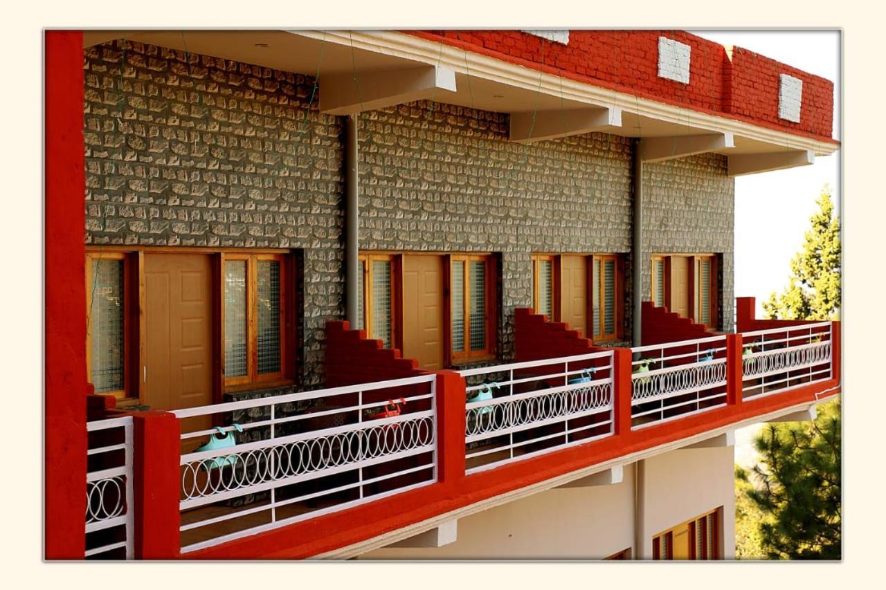 The Ranikhet Continental Hotel Exterior foto