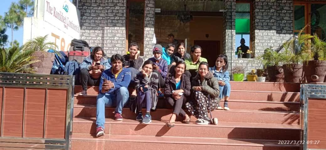 The Ranikhet Continental Hotel Exterior foto