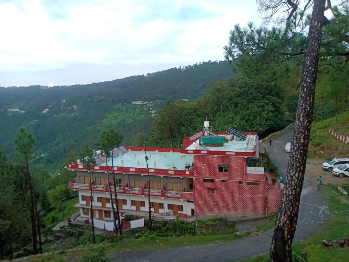 The Ranikhet Continental Hotel Exterior foto
